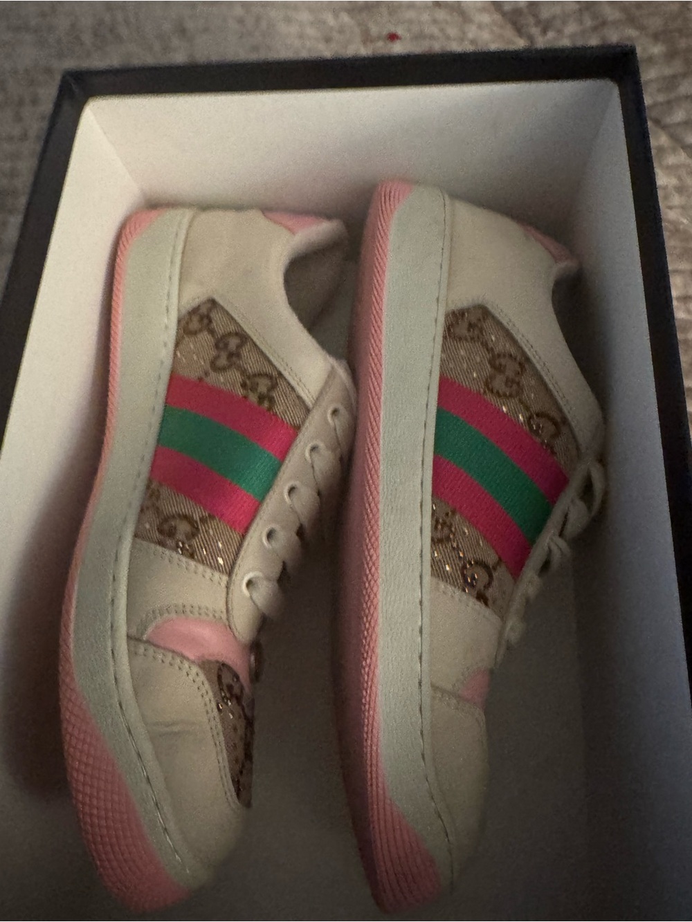 Gucci Cream and Pink Low-Top Sneaker with Green Stripe - Picture 5 of 8